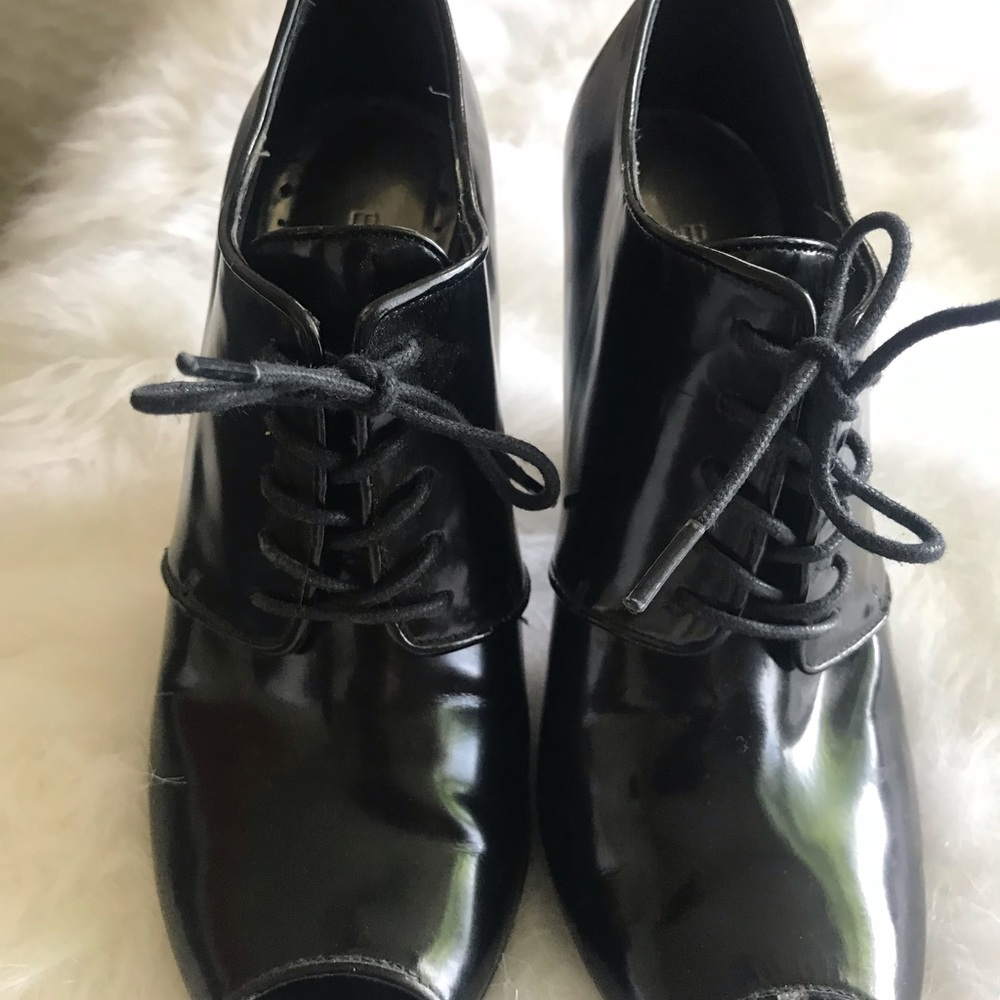 BCBG “Dolly” shoes - Picture 2 of 3